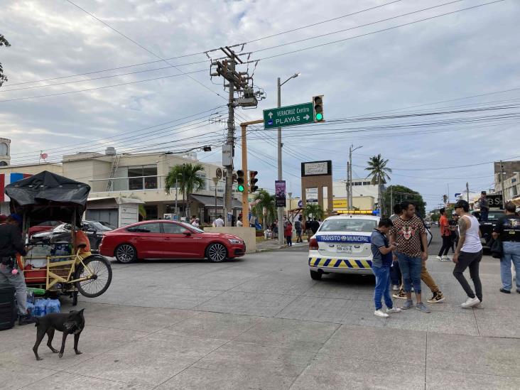 Permanece cierre de calles en zona de estadio “Beto” Ávila en Boca del Río