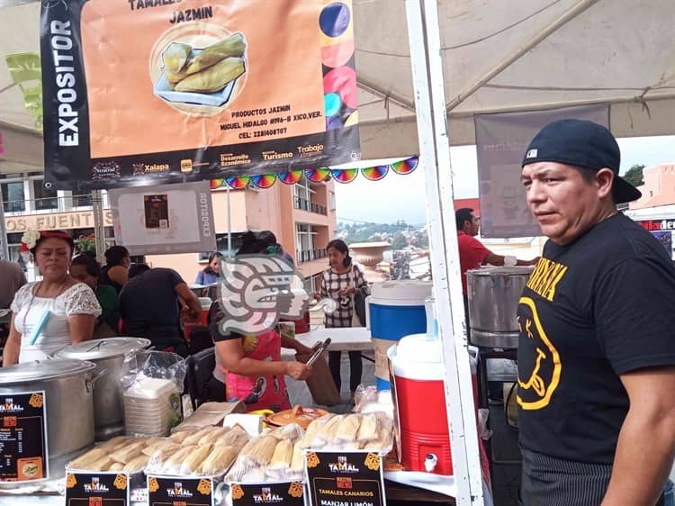 Tamales de variedades, atoles, chocolate y más, reúnen a familias en feria en Xalapa (+Video)