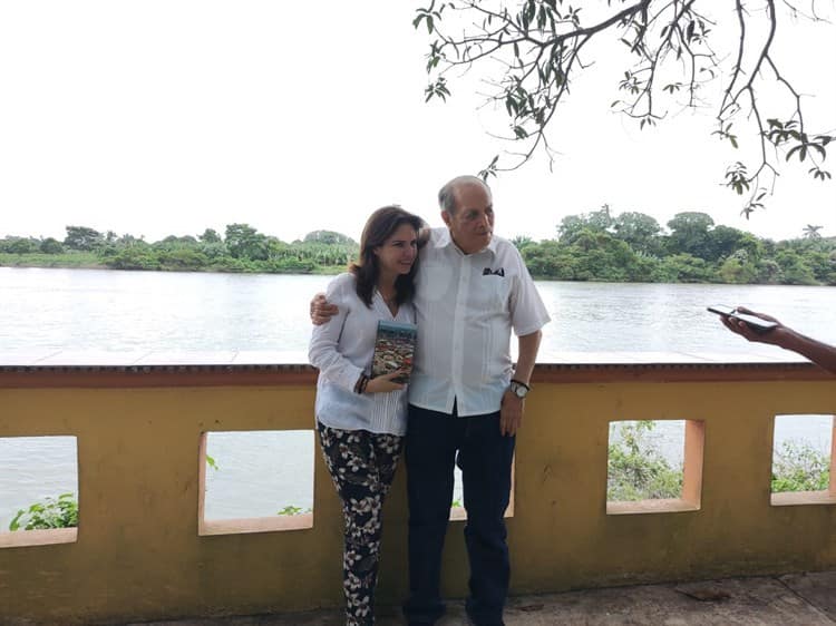 Reconocen al periodista José Robles en la Cuenca del Papaloapan