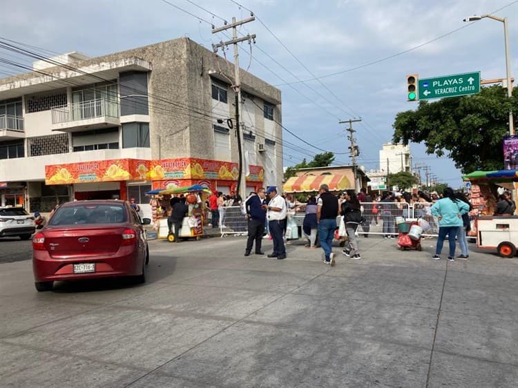 Permanece cierre de calles en zona de estadio “Beto” Ávila en Boca del Río