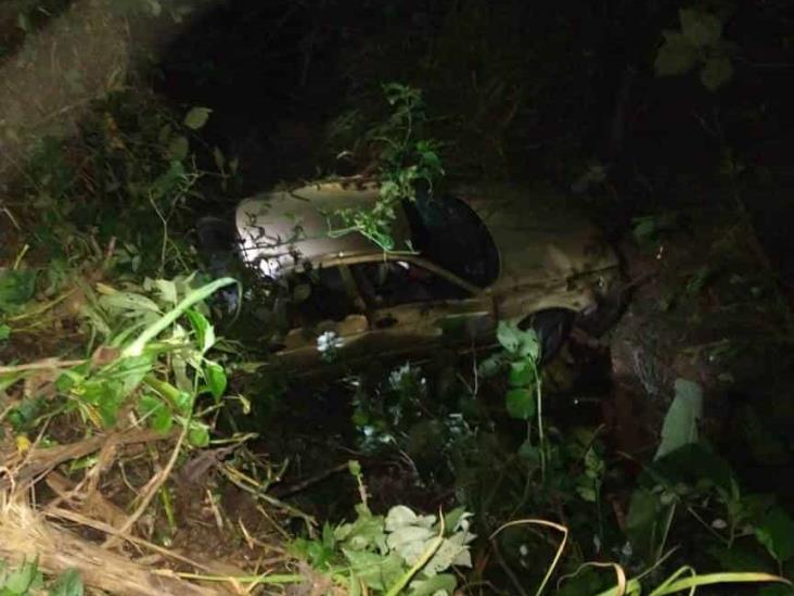 Hombre cae a un barranco en su automóvil y pierde la vida en Huatusco