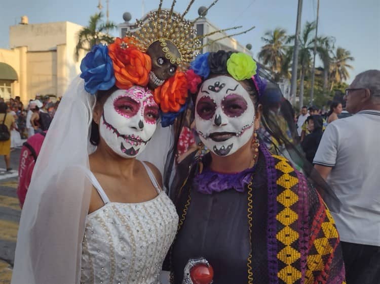 Realizan Carnaval de Catrinas por las calles del Centro Histórico de Veracruz (+Video)