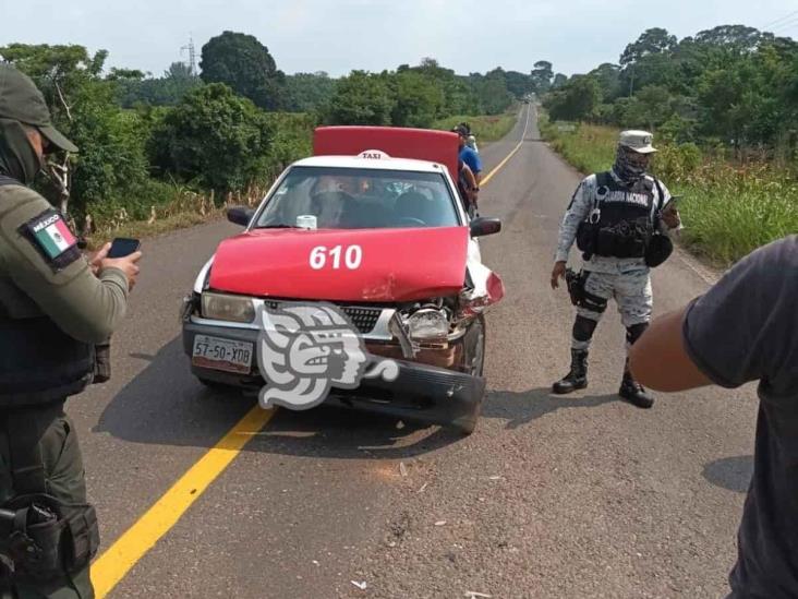 Choque de taxis en Acayucan deja una lesionada