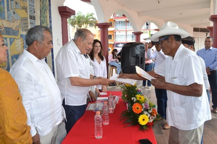 Club de Periodistas delegación Cosamaloapan reconocen al licenciado José Pablo Robles Martínez