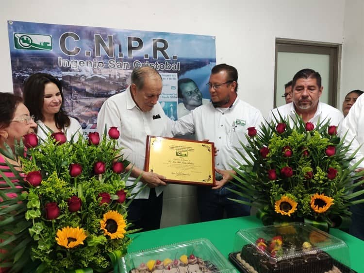 Club de Periodistas delegación Cosamaloapan reconocen al licenciado José Pablo Robles Martínez