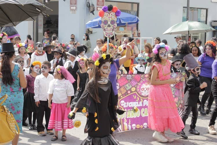 Realizan Carnaval de Catrinas en el centro de Veracruz (+Video)