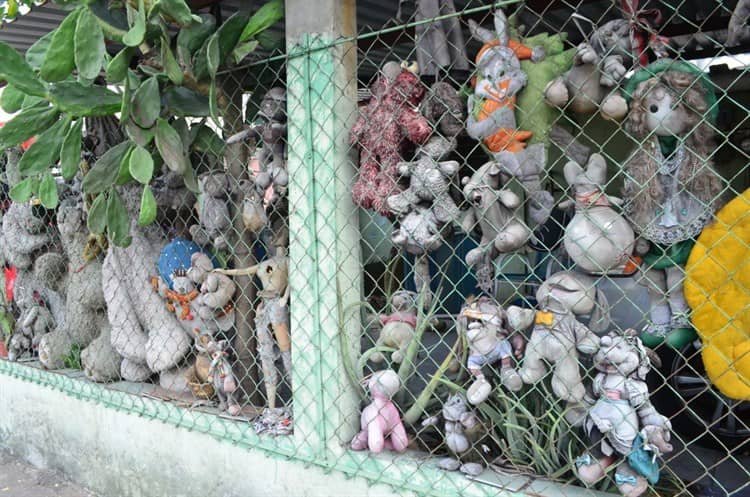 Dicen que en esta casa  en Veracruz los muñecos se mueven (+Video)
