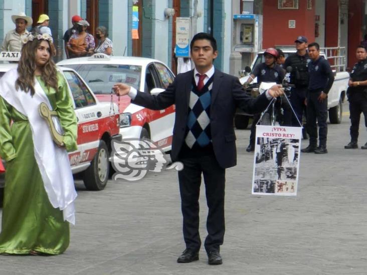 En Misantla, cientos de personas participan en desfile de Todos Santos