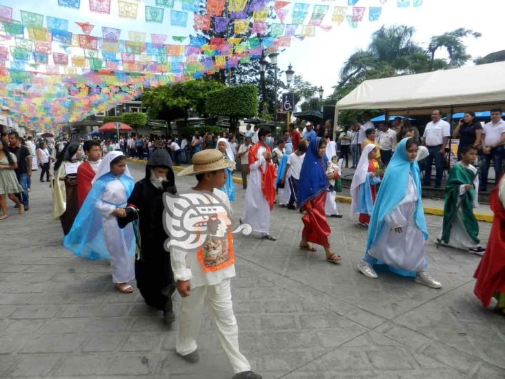 En Misantla, cientos de personas participan en desfile de Todos Santos