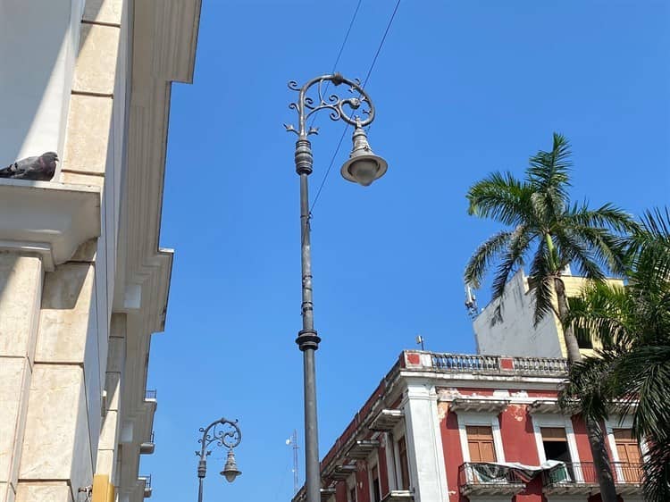 Todo Veracruz a oscuras por robo de cableado y luminarias fundidas