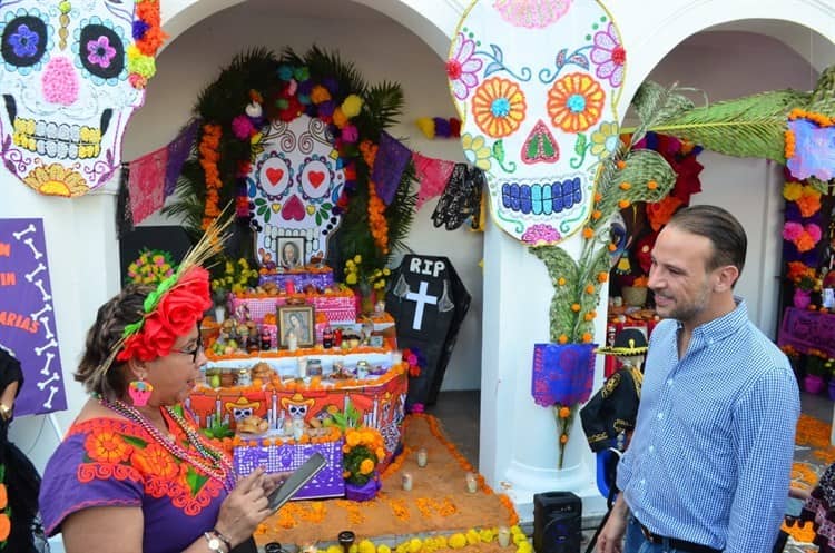 Inaugura alcalde de Boca del Río exposición de altares de Día de Muertos (+Video)
