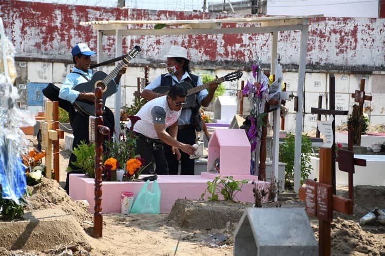 Con música, recuerdan a Doña Eleuteria partera tradicional de la Carranza en Boca del Río