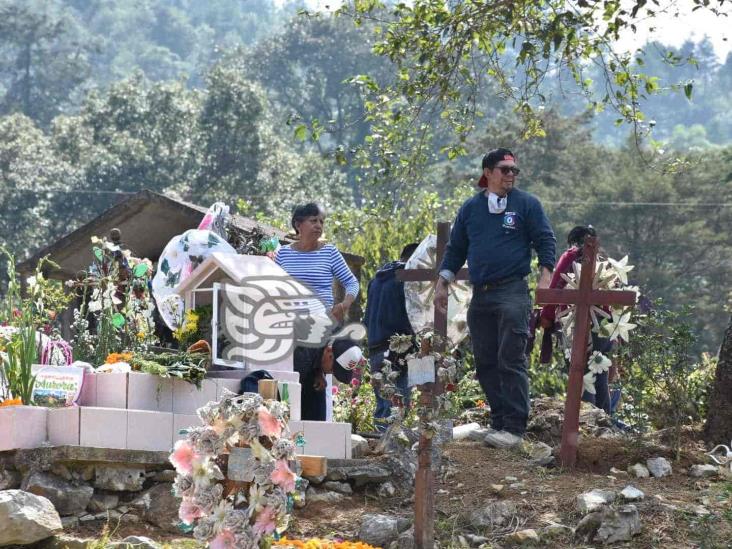 Abarrotan cementerio de Tequila en celebración de Todos Santos (+Video)