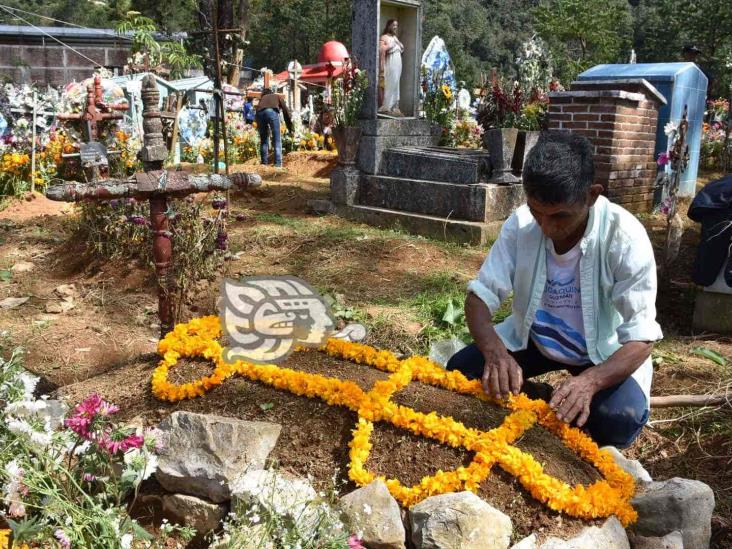 Abarrotan cementerio de Tequila en celebración de Todos Santos (+Video)