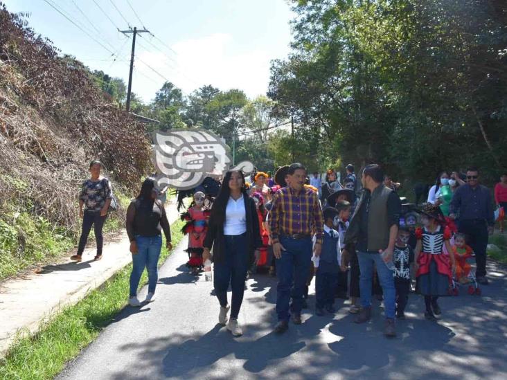 Desfilan catrinas y catrines por las calles de Tequila (+Video)