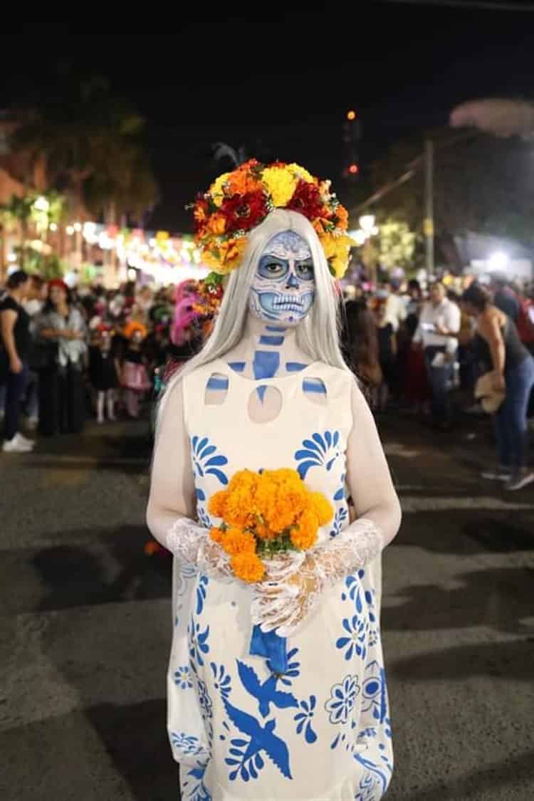 Con Desfile de Catrinas y exhibición de altares concluyen festividad de Día de Muertos en Cardel