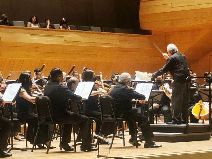 Orquesta Filarmónica de Boca del Río recibe a Israel Moreno en Foro Boca