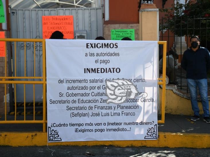 Trabajadores de la Educación reclaman incremento salarial del uno, dos y tres por ciento en Veracruz