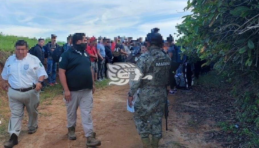 Caen tres polleros tras aseguramiento de migrantes en Coatzacoalcos