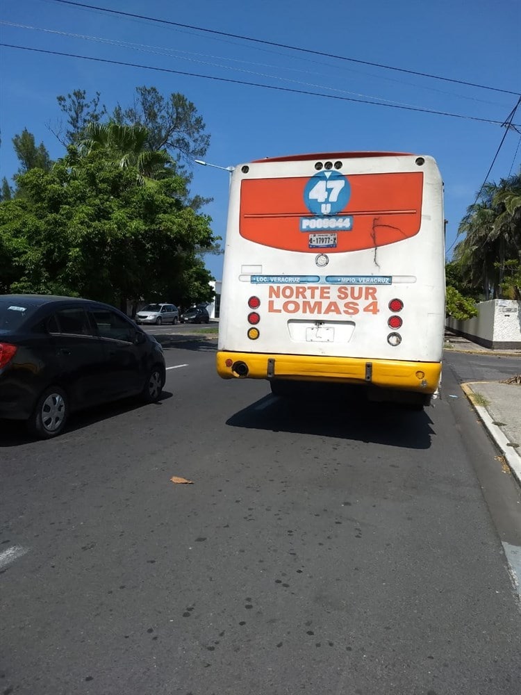 Denuncian robo de tapas de registros y camiones en mal estado en la zona conurbada