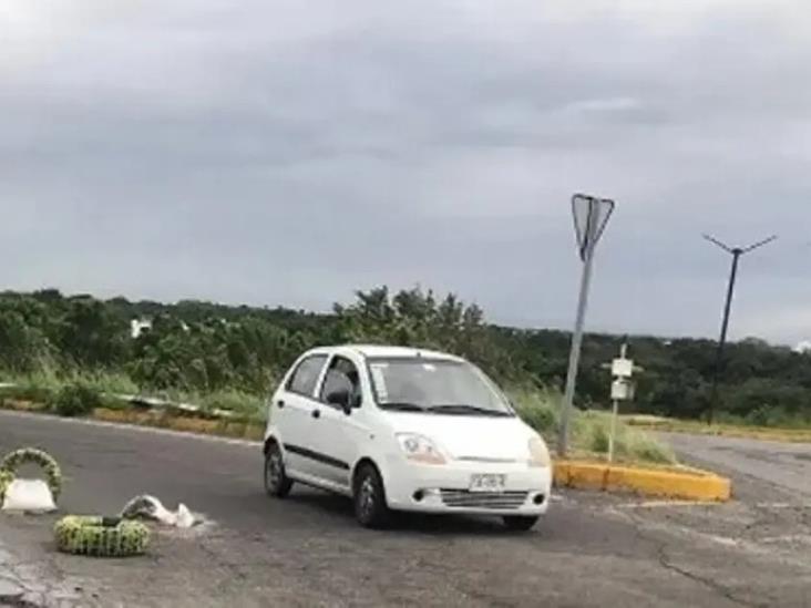 Le roban su automóvil en Veracruz; se había detenido a contestar una llamada