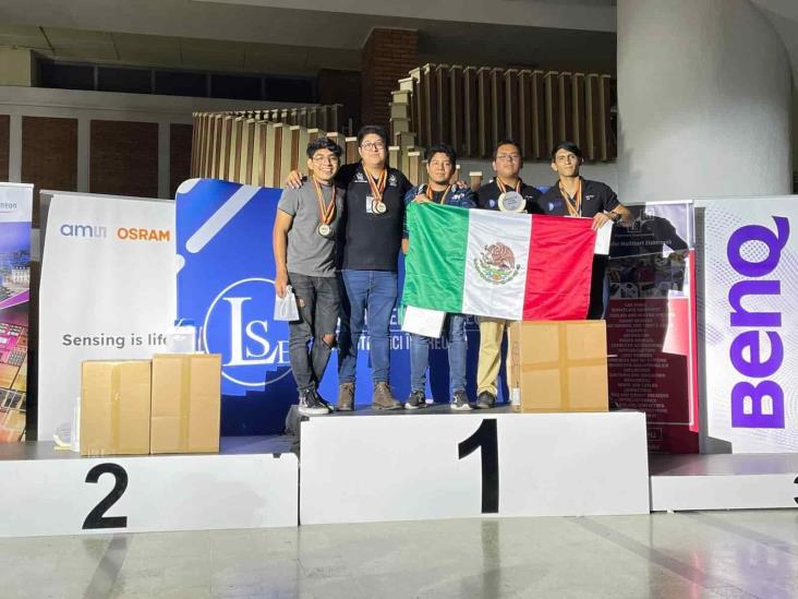 Estudiantes del Tec de Poza Rica triunfan en Torneo de Robótica en Rumanía