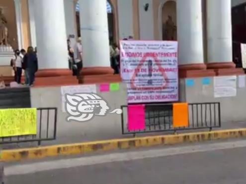 Impacientes por incremento, maestros toman escuelas de Veracruz