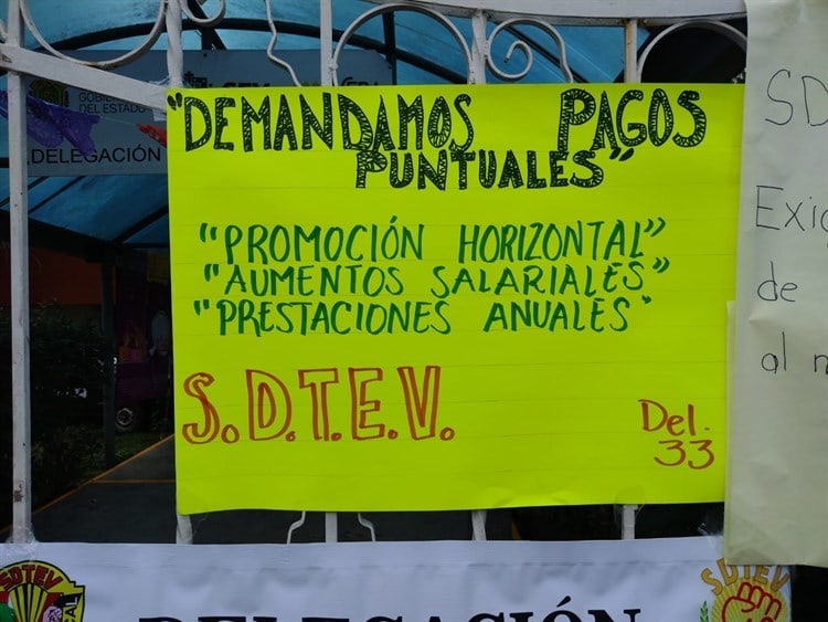Toman instalaciones de SEV en Orizaba y Córdoba en demanda de pagos