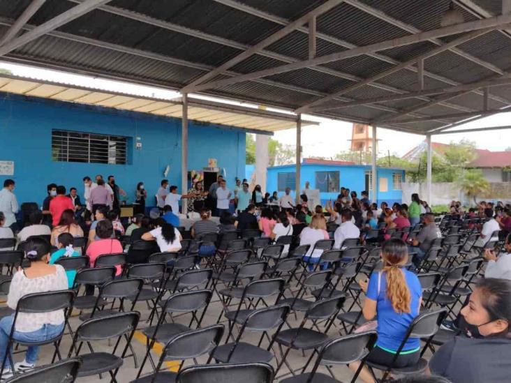 En asamblea, padres exigen a SEV parar reubicación de escuela en Ixtaczoquitlán
