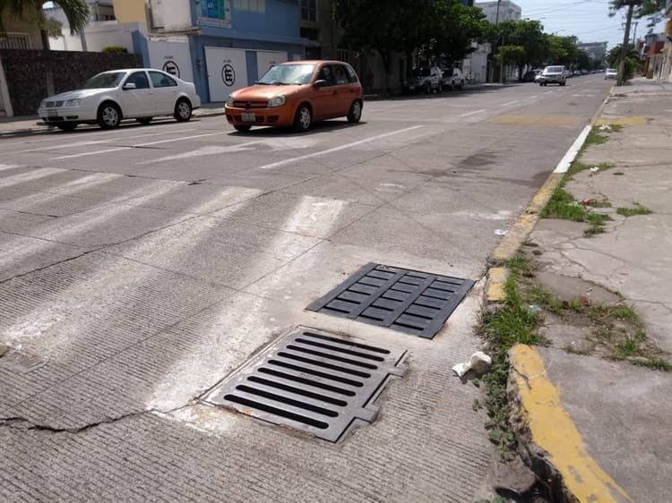 Reparan registro incompleto en calles de Veracruz; vecinos lo reportaron desde hace 8 meses