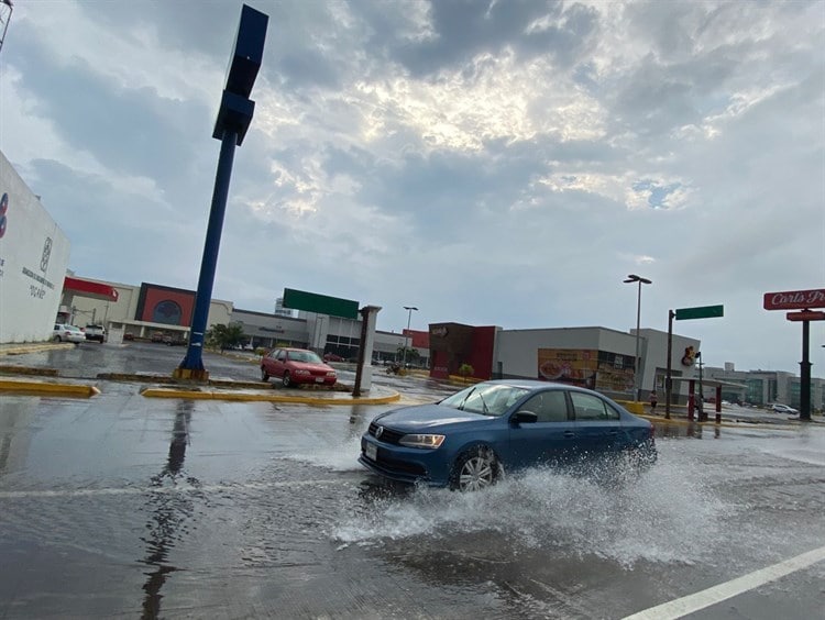 Lluvia deja encharcamientos severos en la zona conurbada Veracruz – Boca del Río