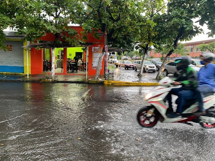 Lluvia deja encharcamientos severos en la zona conurbada Veracruz – Boca del Río