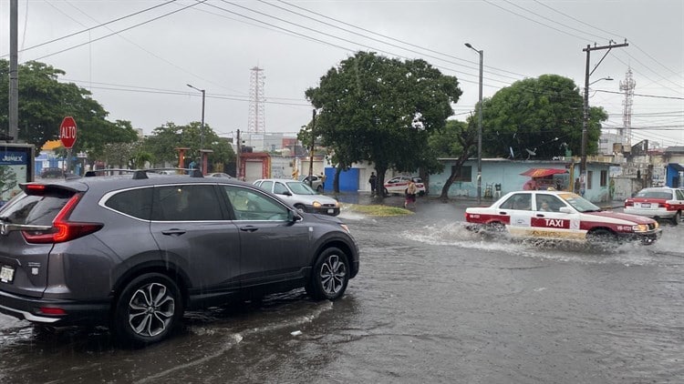 Lluvia deja encharcamientos severos en la zona conurbada Veracruz – Boca del Río