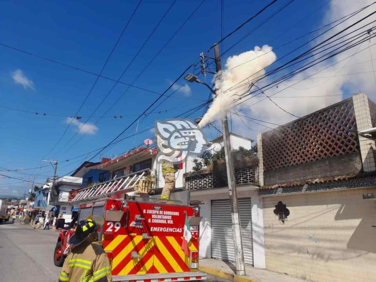 Cables hacen corto y se incendian en calles de Fortín (+Video)