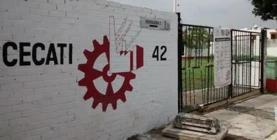 CECATI 42 capacita a padres de familia y maestros para que reparen escuelas saqueadas en Veracruz
