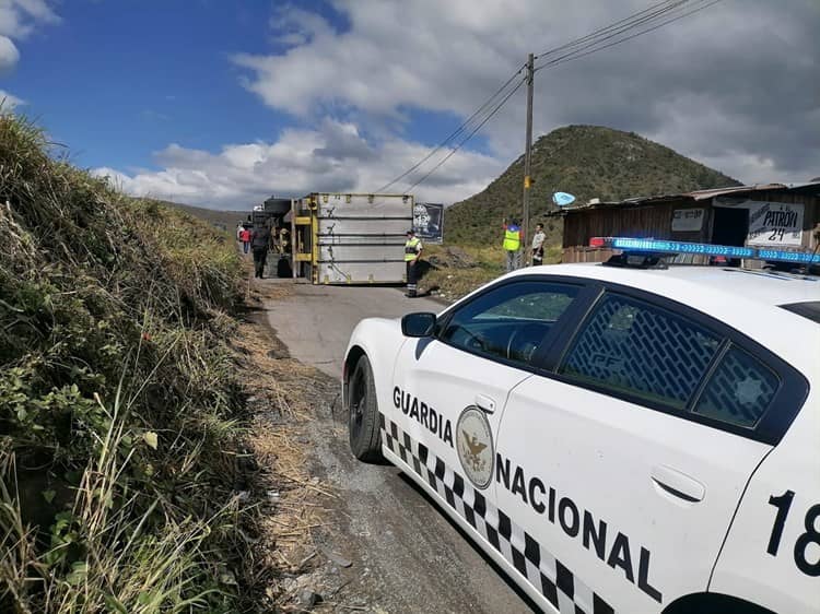 Vuelca tráiler en autopista Orizaba-Puebla, en Nogales (+Video)