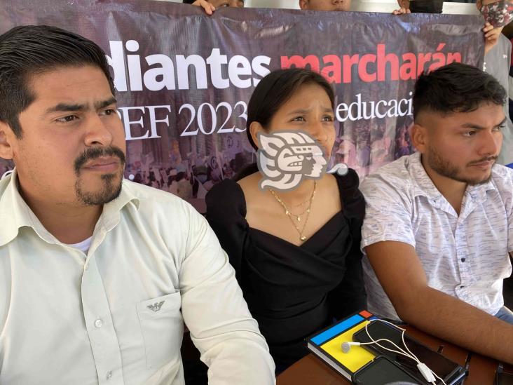 Ante falta de presupuesto a educación, estudiantes de la FNERRR realizarán ‘cadena humana’ en Xalapa