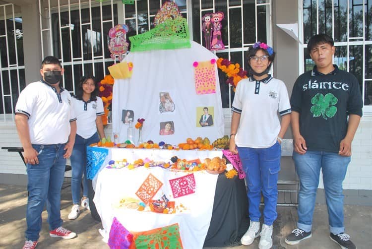 Estudiantes del CBTIS 79 rinden homenaje a nuestros Fieles Difuntos