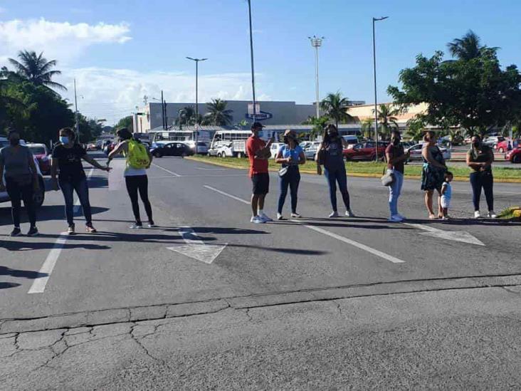 Se manifiestan padres de familia de primaria en El Coyol en Veracruz (+Video)