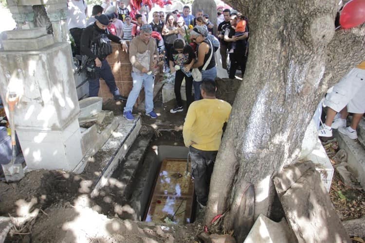 Con mariachi, globos y aplausos despiden a El Archi en Veracruz (+Video)