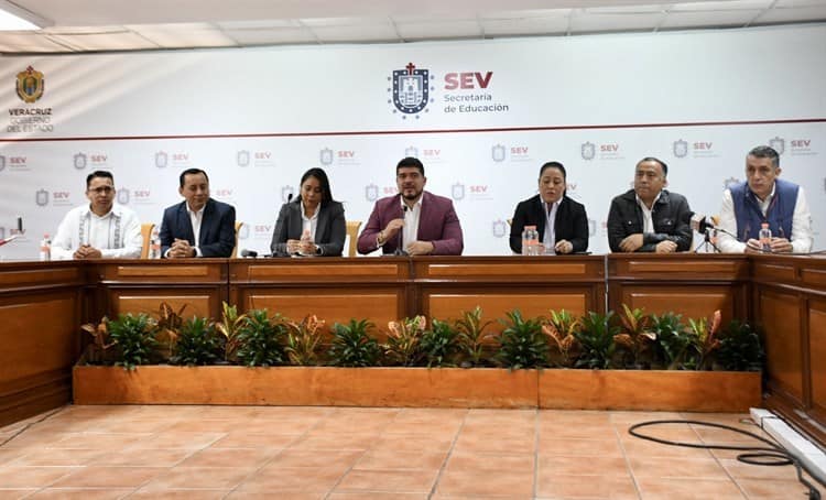 Falso, que recurso de incremento a maestros estatales ya esté en Veracruz: SEV (+Video)