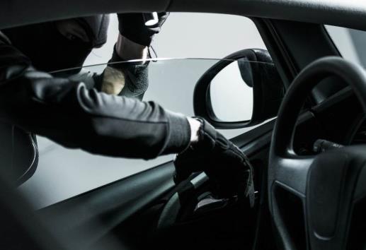 Denuncian robo baterías y computadoras de automóviles en fraccionamientos de Veracruz