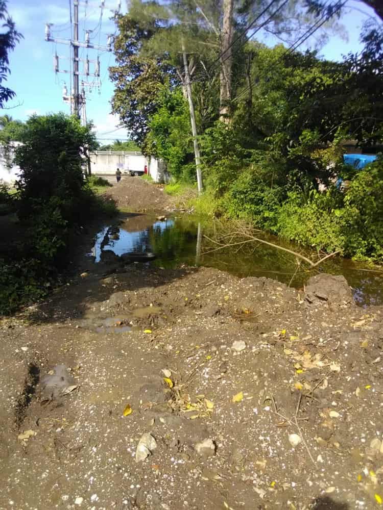 Socavón y calles en mal estado aquejan a vecinos de Boca del Río y Medellín de Bravo