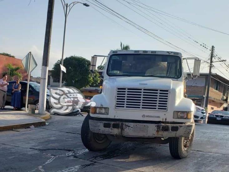 Reportan choque sobre boulevard Manuel Ávila Camacho en Misantla