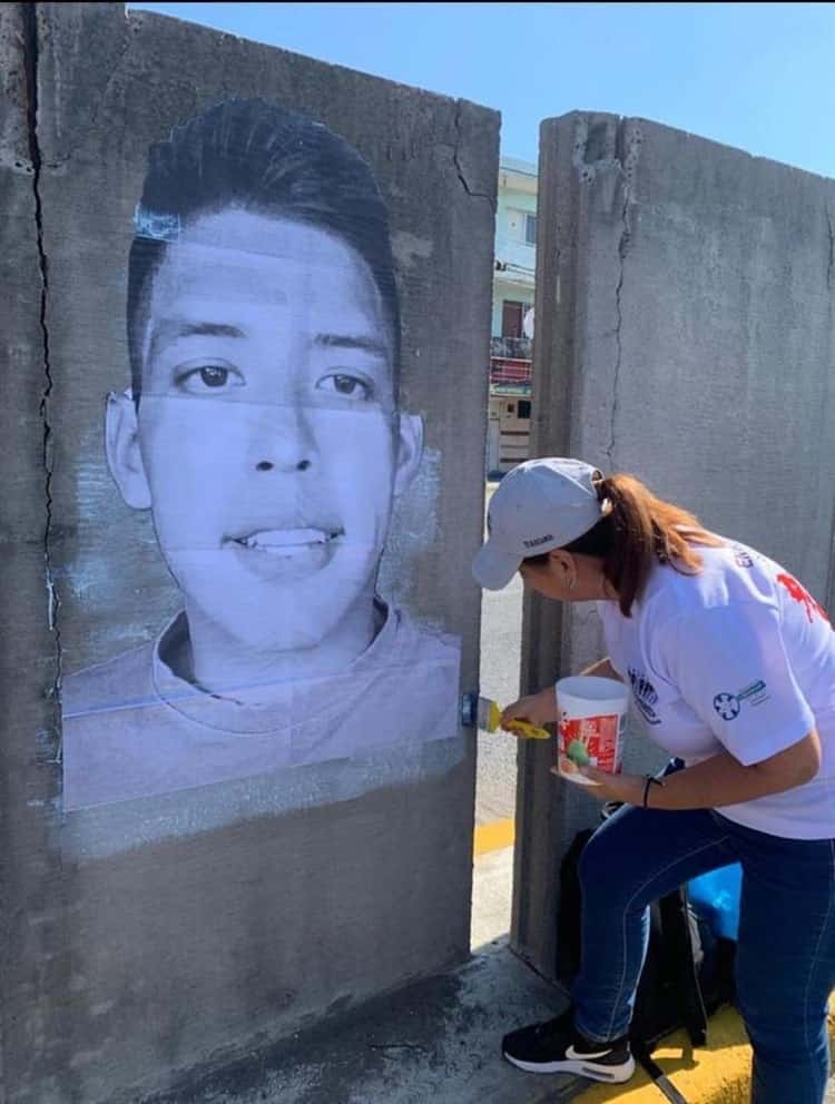 Buscan a desaparecidos con mural en av. Cuauhtémoc en Veracruz