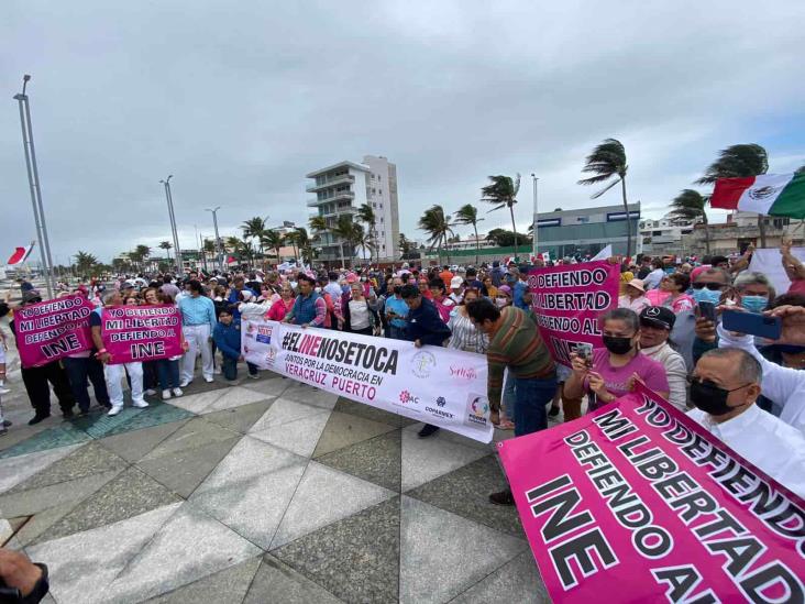 Veracruzanos se suman a la marcha nacional en defensa del INE (+Video)