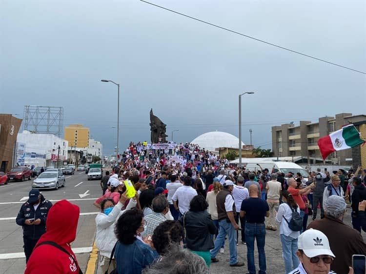 Veracruzanos se suman a la marcha nacional en defensa del INE (+Video)