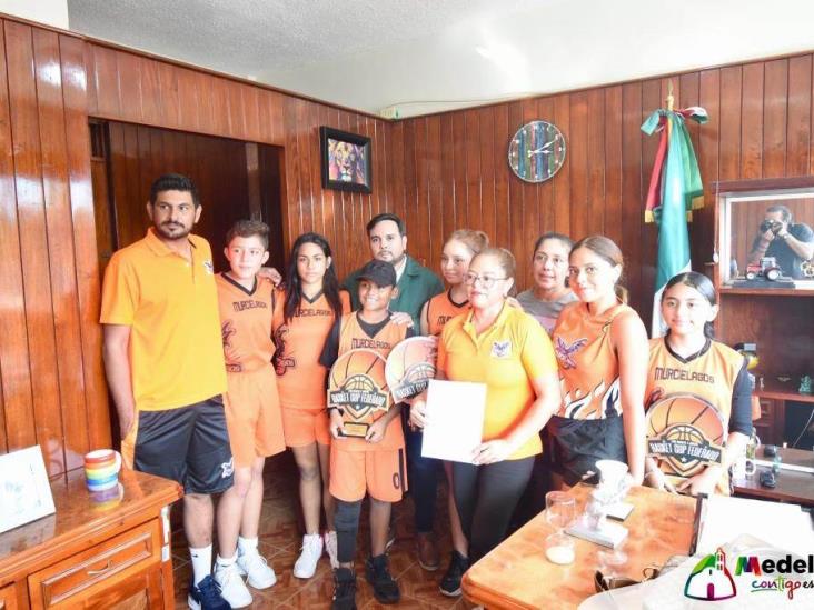 Apoyan a jóvenes de Medellín para participar en torneo