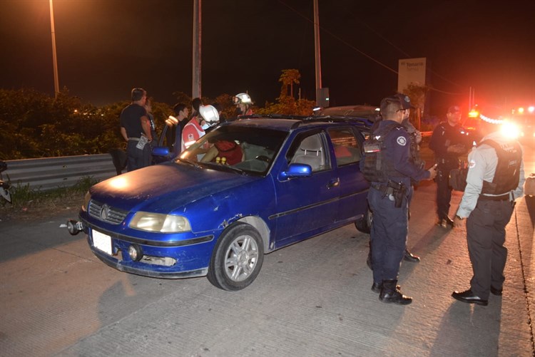 Sujeto en aparente estado de ebriedad provoca choque en el 13 y Medio, en Veracruz; hay 1 lesionado
