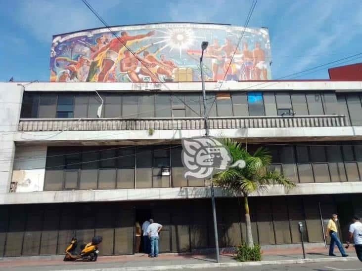 Avanzan ex portuarios de Veracruz en recuperación de bienes tras requisa de 1991